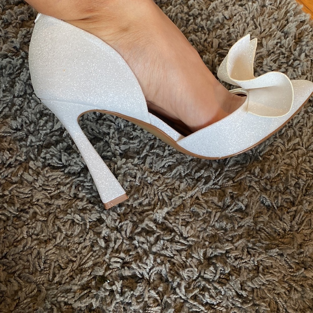 NWT Betsey Johnson Nobble Ivory Bow Glitter Pointed Pumps size 8 - Picture 6 of 16
